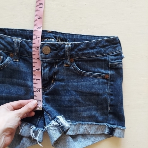 American Eagle Stretch Denim Jean Shorts Cuffed Frayed Sz 2 - Picture 9 of 9
